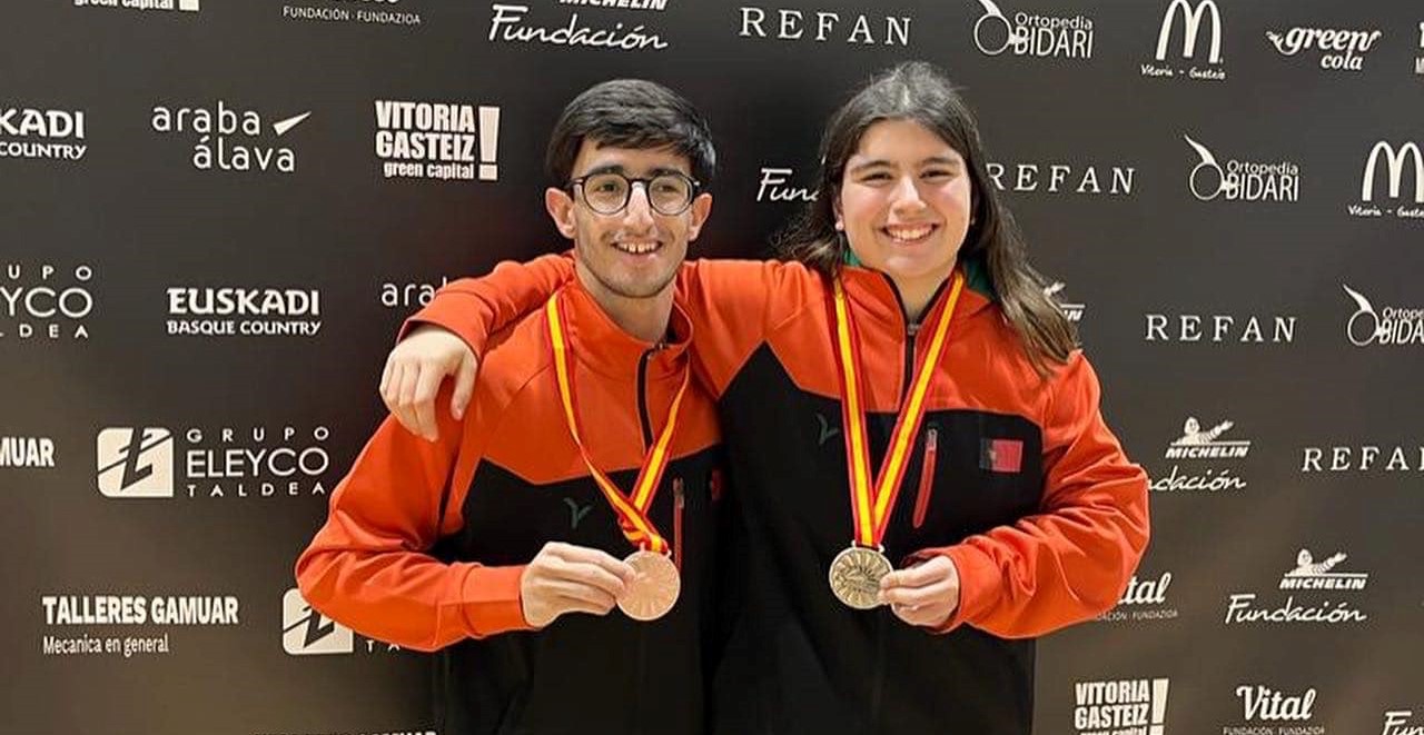 Beatriz Monteiro de prata e Diogo Daniel de bronze no Spanish Para Badminton International