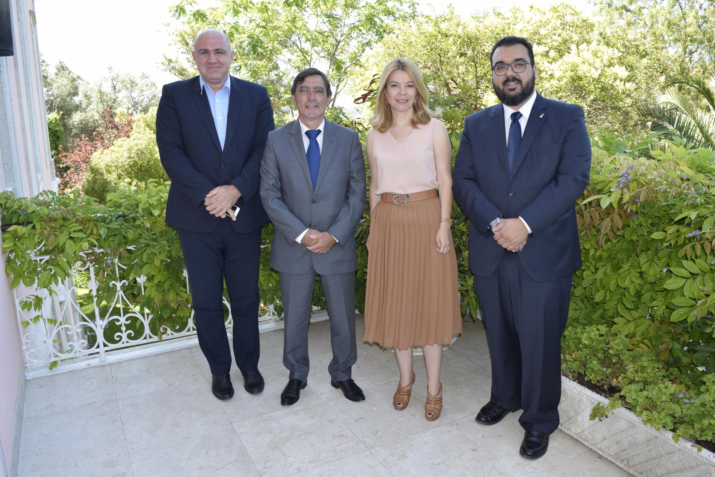 Comité em visita oficial à Embaixada da Roménia